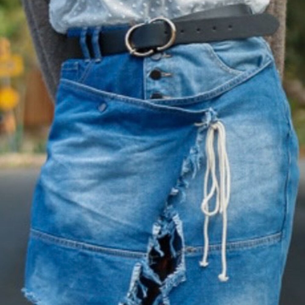 Women's blue Grunge Distressed Punk Edgy Baggy Button Jeans.